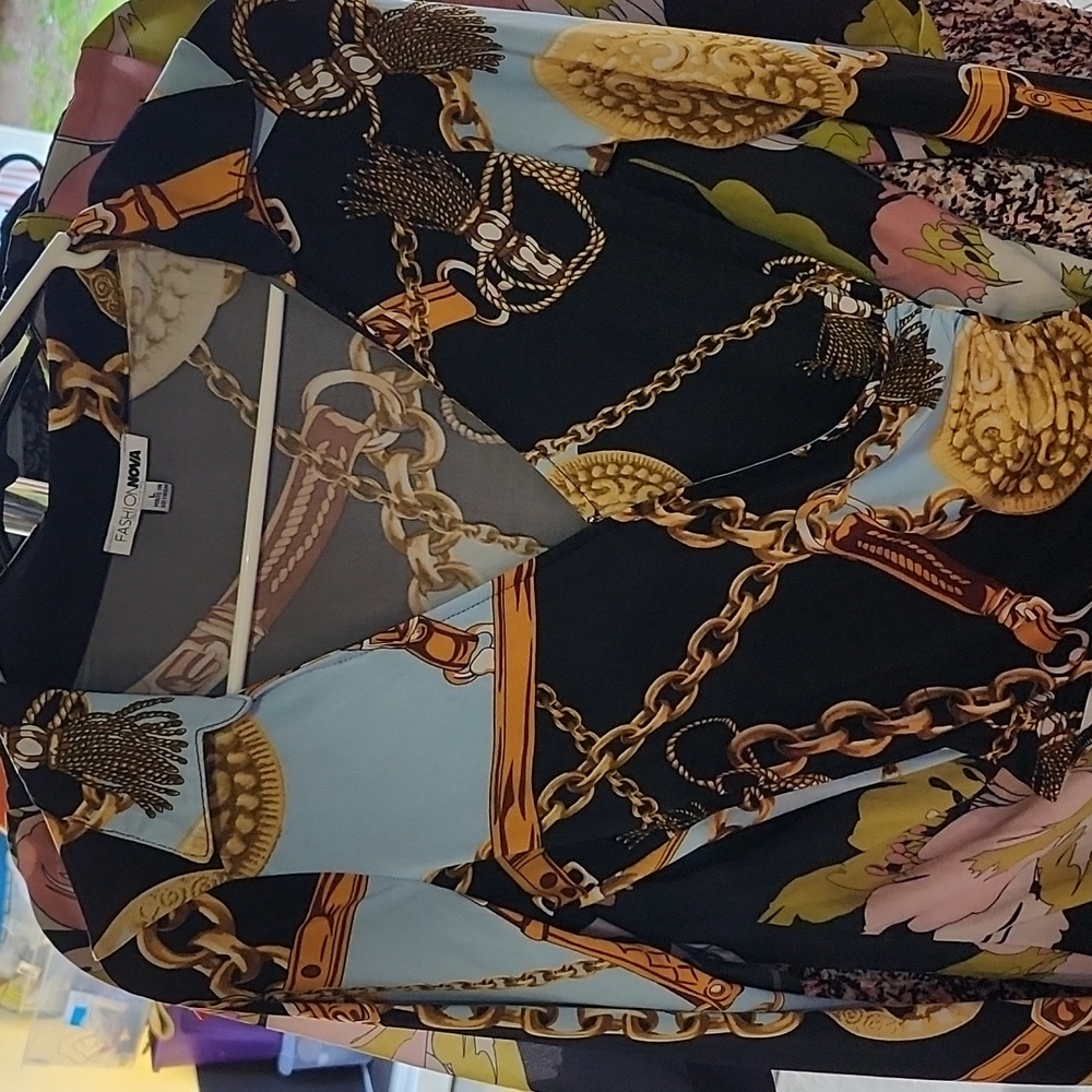 Chains and Geo size lrg body suit